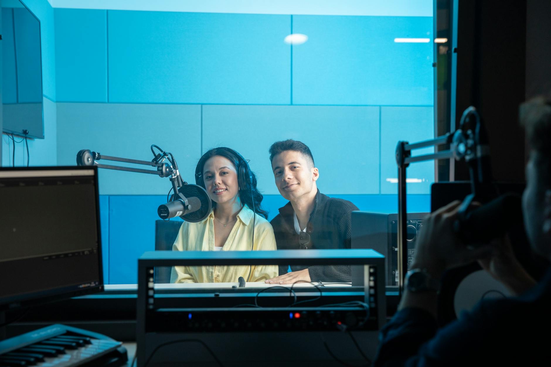 Prime Studio Show Pokes Fun at ESPN’s Shams Charania for Preempting NBA MVP Announcement 1 Prime Video’s NBA studio crew discusses the MVP announcement during a live basketball broadcast.