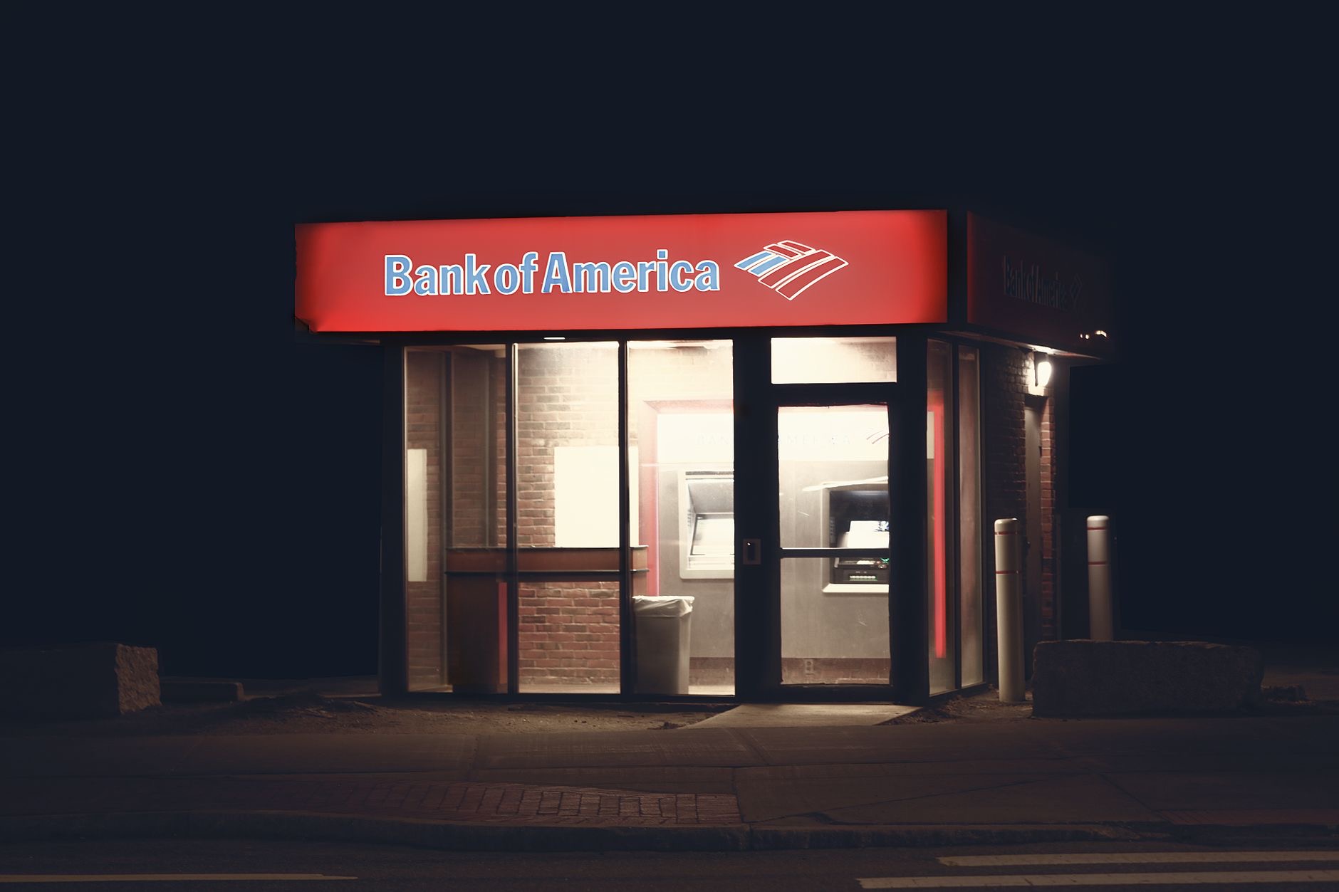 Regional Bank Stocks Draw Fresh Scrutiny as Fed Rate Pressure Tests Lenders