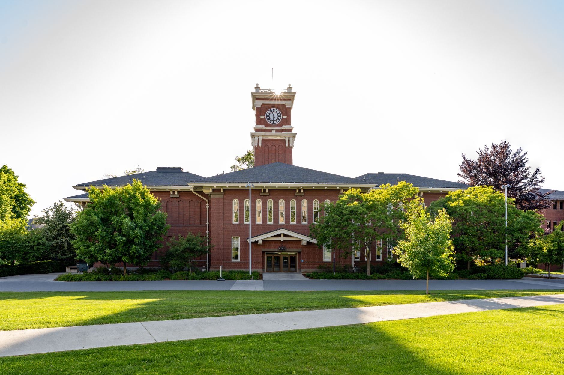 Graduate students meet with a financial-aid adviser at an Oregon university amid uncertainty over new federal loan limits.