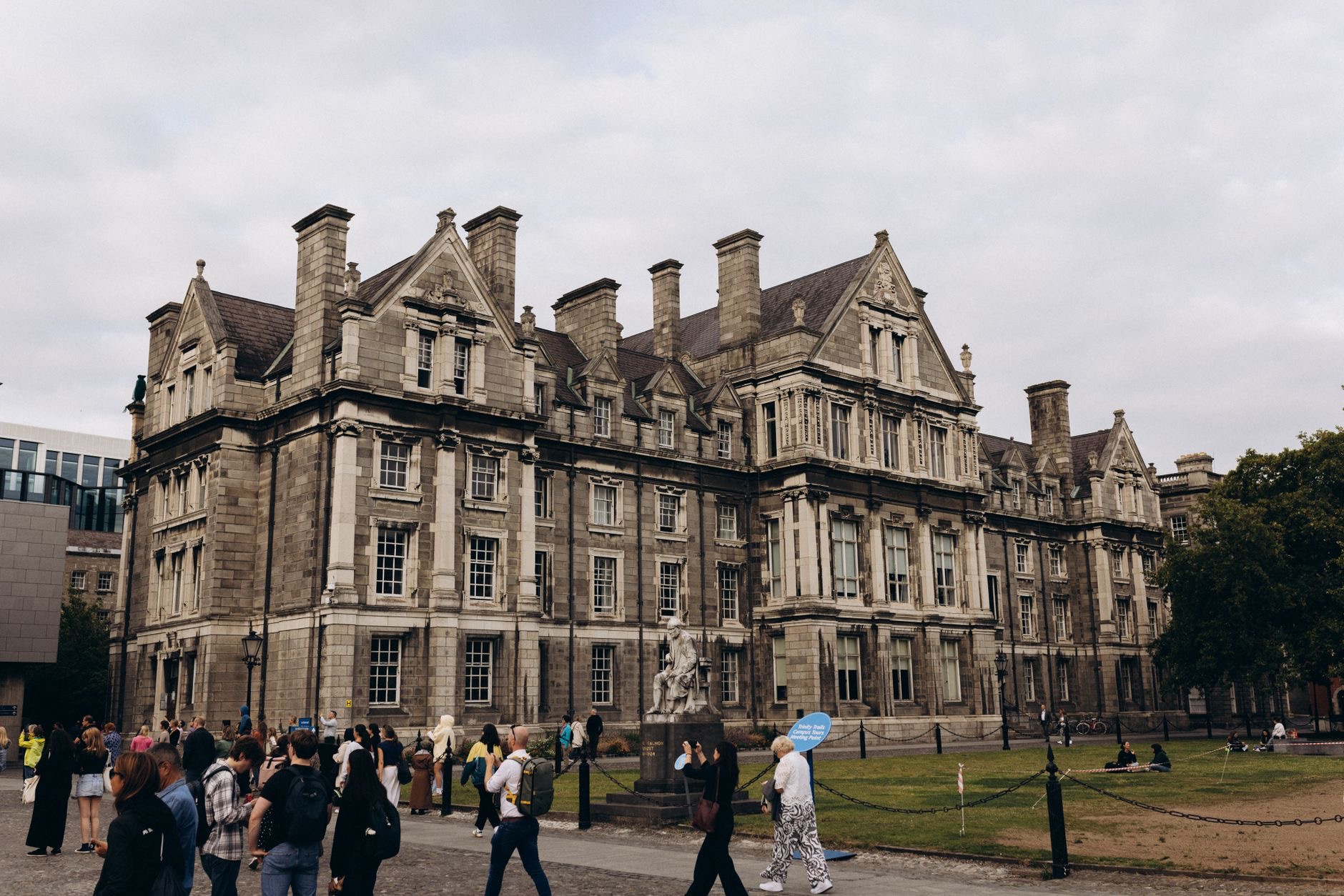 International students walk across a U.S. university campus as schools prepare for new federal immigration deadlines.